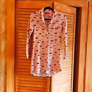 Betsy Johnson night shirt